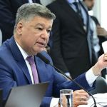 Carlos Viana está 'estável' e se recuperando de cirurgia para retirada de tumor