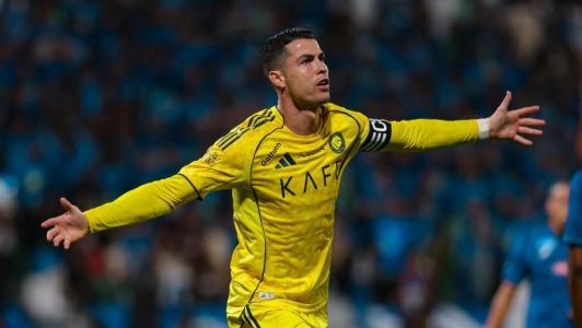 CR7 celebra gol em retorno ao Al-Nassr