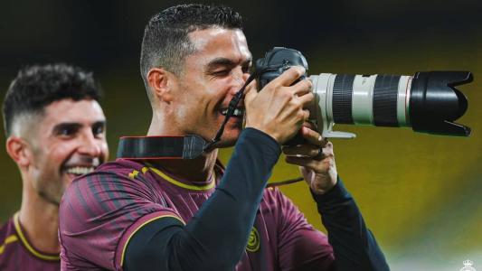 CR7 virou 'fotógrafo' durante treino do Al Nassr