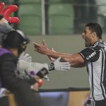 Hulk decide, Atlético bate Athletico-PR e vence a primeira no Brasileirão