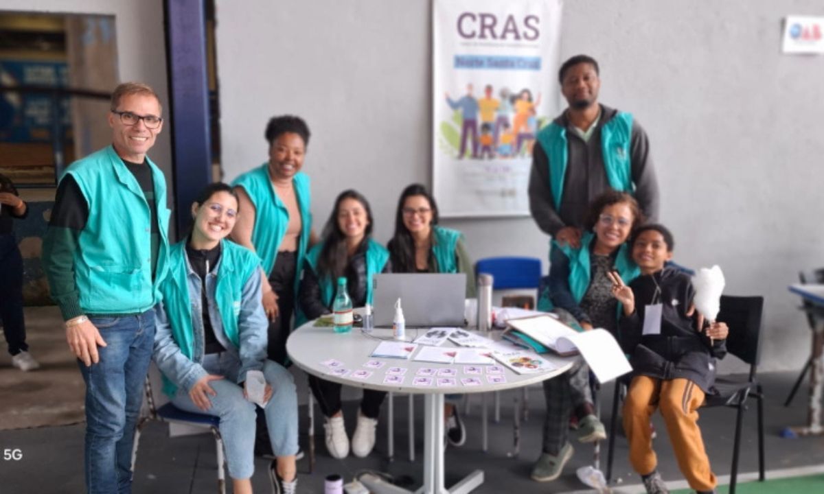 Cras Móvel oferece serviços ao bairro Santa Lúcia em Juiz de Fora