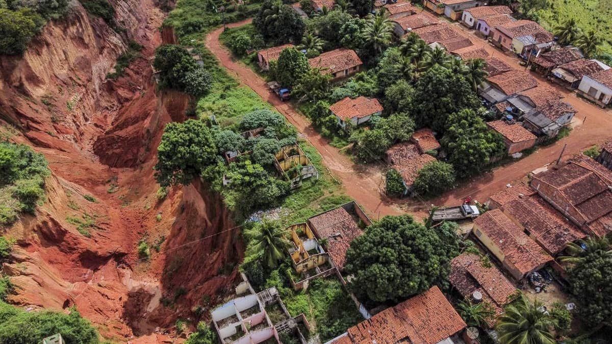 Crateras enormes engolem cidade amazônica no interior do Maranhão