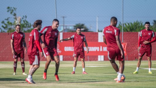 Jogadores do CRB durante primeiro treino de 2026
