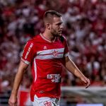 Zagueiro sofre lesão grave e desfalca o CRB contra o Atlético