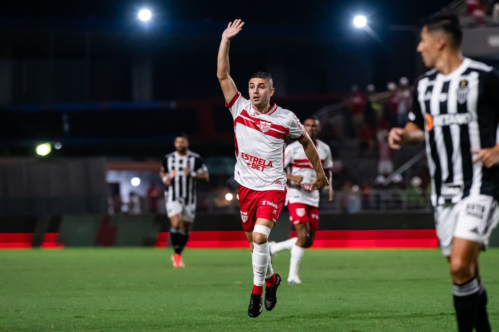 Meia lamenta empate com Atlético, mas diz que CRB segue vivo na Copa do Brasil