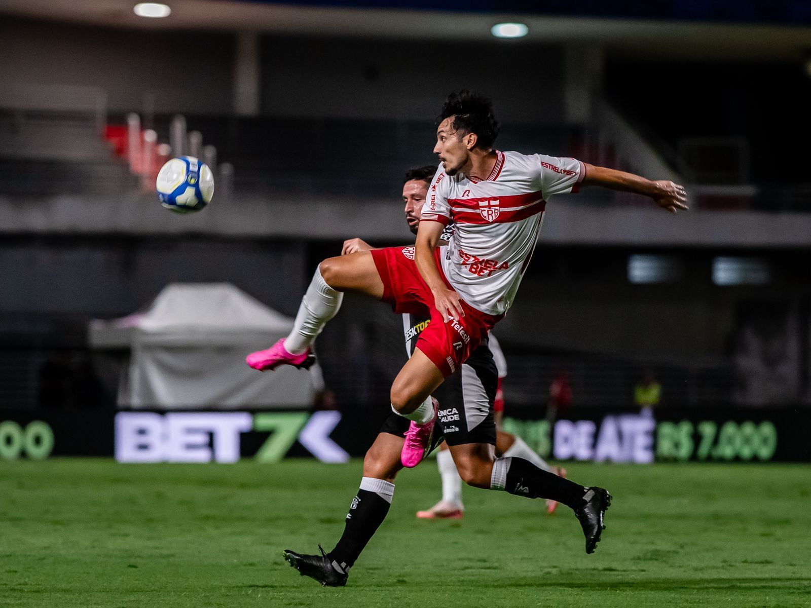 Ex-Cruzeiro perde gol incrível, CRB é superado pela Ponte Preta e segue no Z4 da Série B