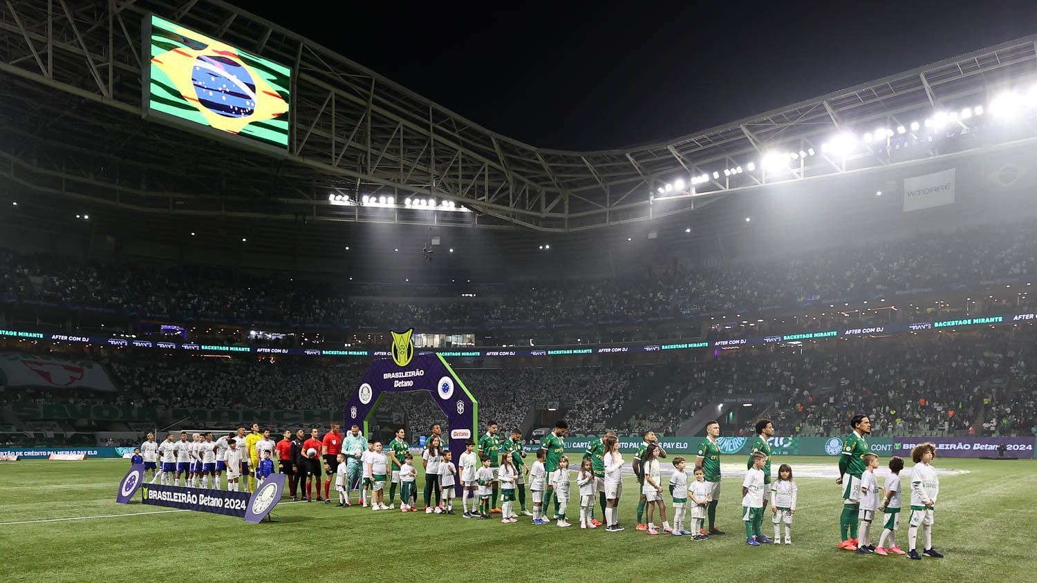 Cruzeiro pede, e CBF 'tira' de jogo contra Juventude árbitros envolvidos em polêmica