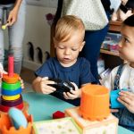 Dificuldades no acesso à creche impedem milhões de crianças de frequentar a educação infantil