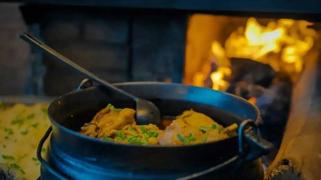 Rota Frango e Cachaça fortalece cadeia produtiva da gastronomia no Circuito das Grutas
