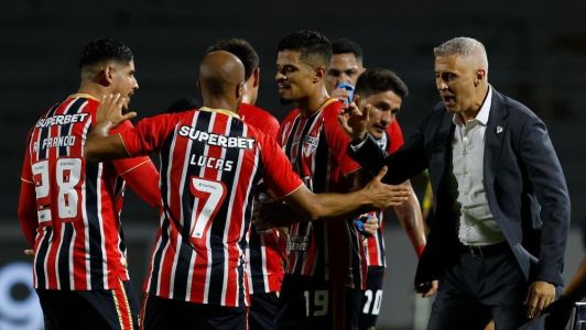Crespo celebra gol do São Paulo em Campinas