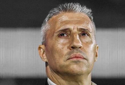 Hernán Crespo durante jogo do São Paulo em 2026