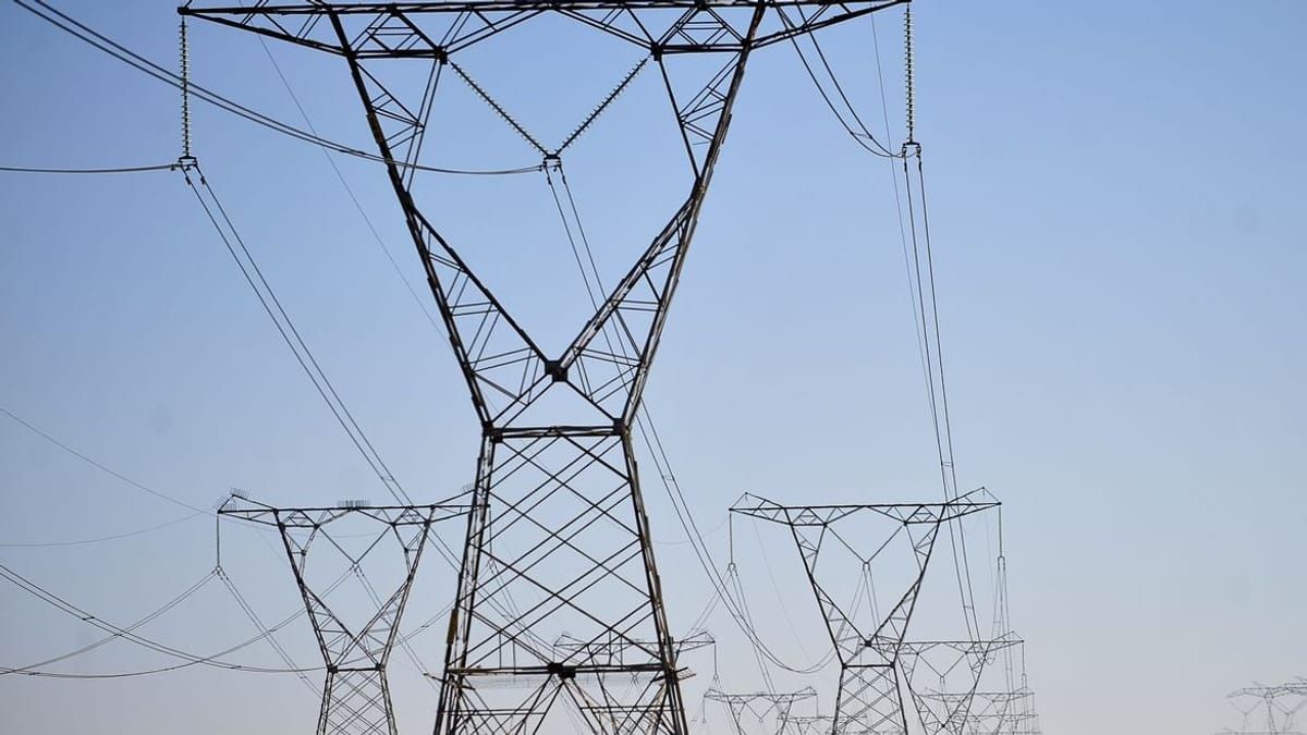 Alto custo da energia elétrica reduz competitividade da indústria brasileira