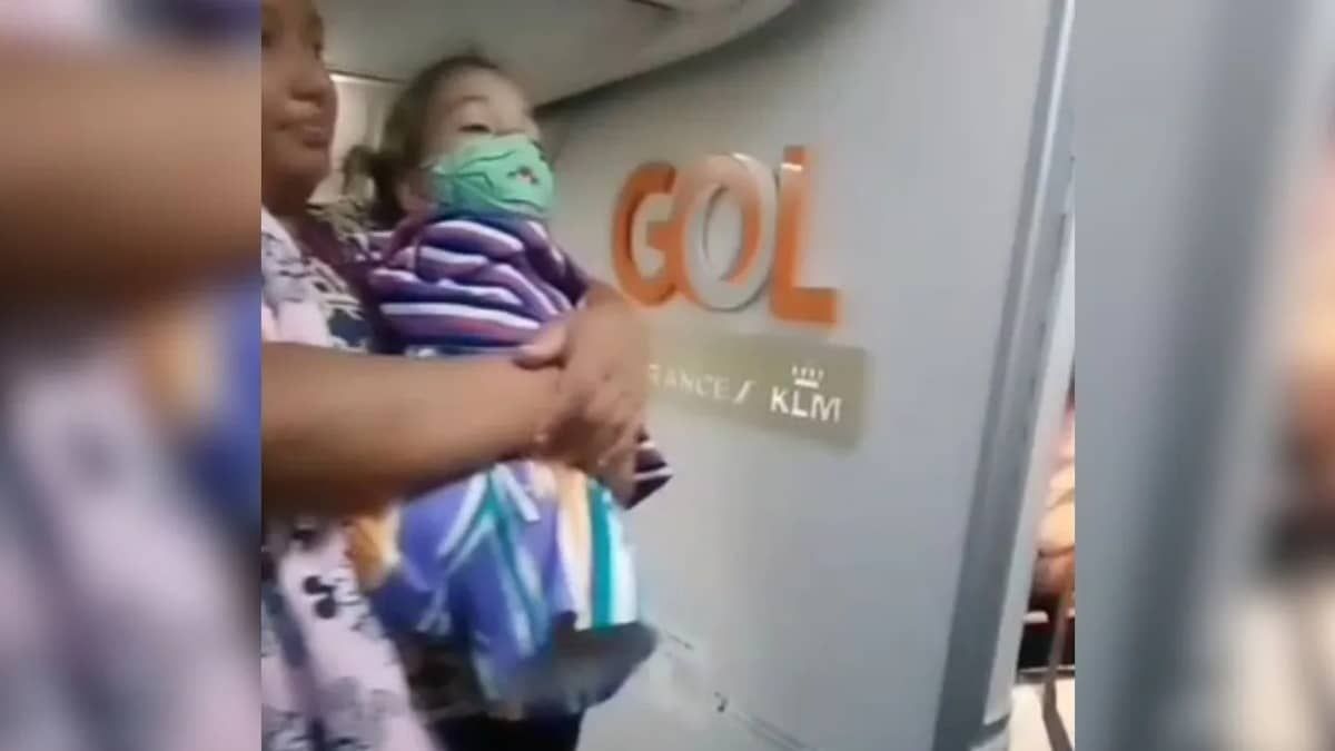 Criança sem braços e pernas é impedida de voar em SP