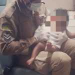 Bombeiros resgatam bebê de 8 meses abandonado em terreno