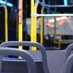 Mãe de criança que passou a ter convulsão após ser atingida por porta de ônibus será indenizada