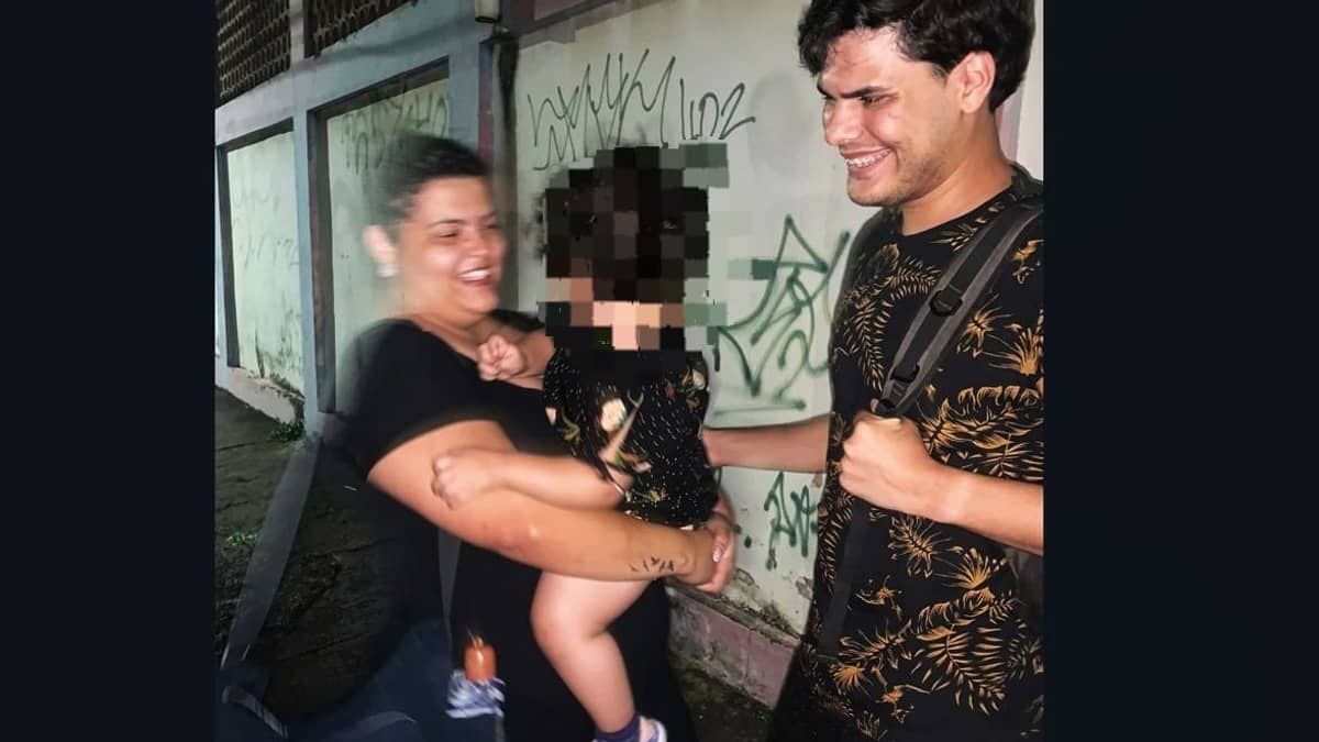 Menina de 1 ano e nove meses que estava desaparecida é devolvida aos pais  