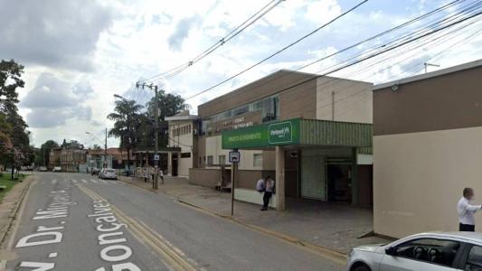 Criança foi levada para hospital após cair do 3º andar