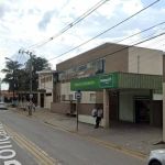 Filho cai do 3º andar após mãe deixá-lo em casa para ir para festa em MG