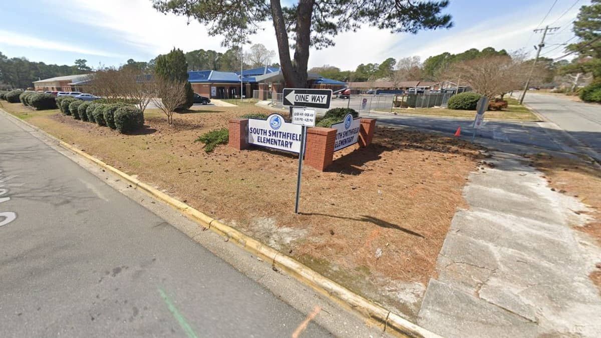 Aluno de 11 anos tem boca tampada com fita adesiva por professor: 'ele foi humilhado'