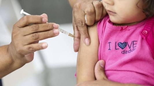Crianças e bebês podem receber doses pediátricas contra a Covid-19