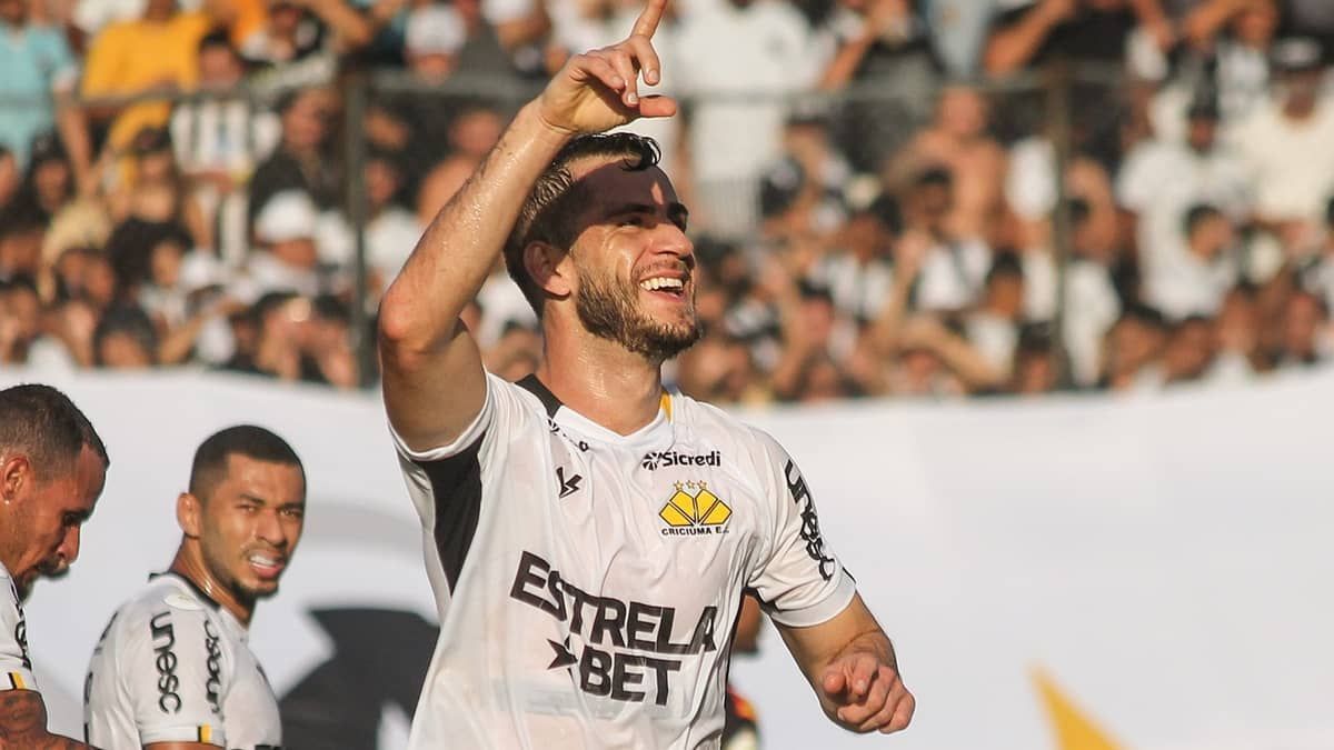 Com um a menos, Criciúma supera ABC e assume liderança da Série B
