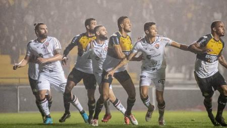 Criciúma venceu o Vitória no Heriberto Hulse