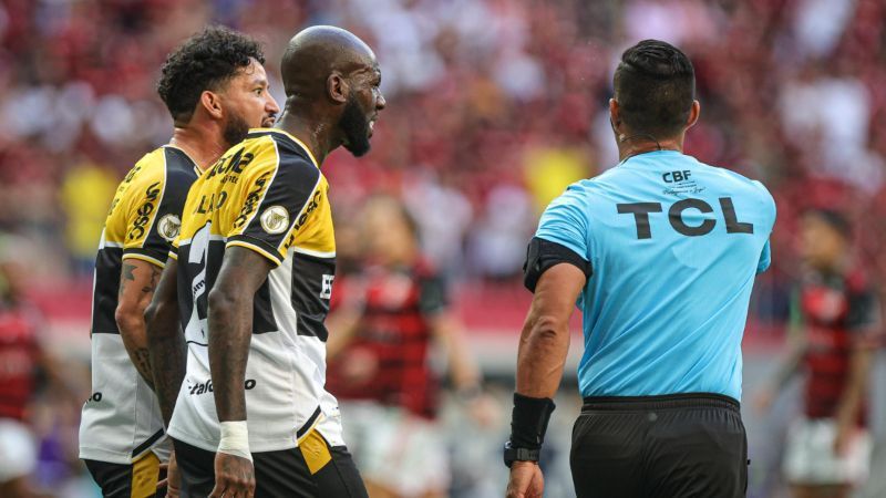 Pênalti para o Flamengo contra o Criciúma foi bem marcado? Veja o que diz a regra