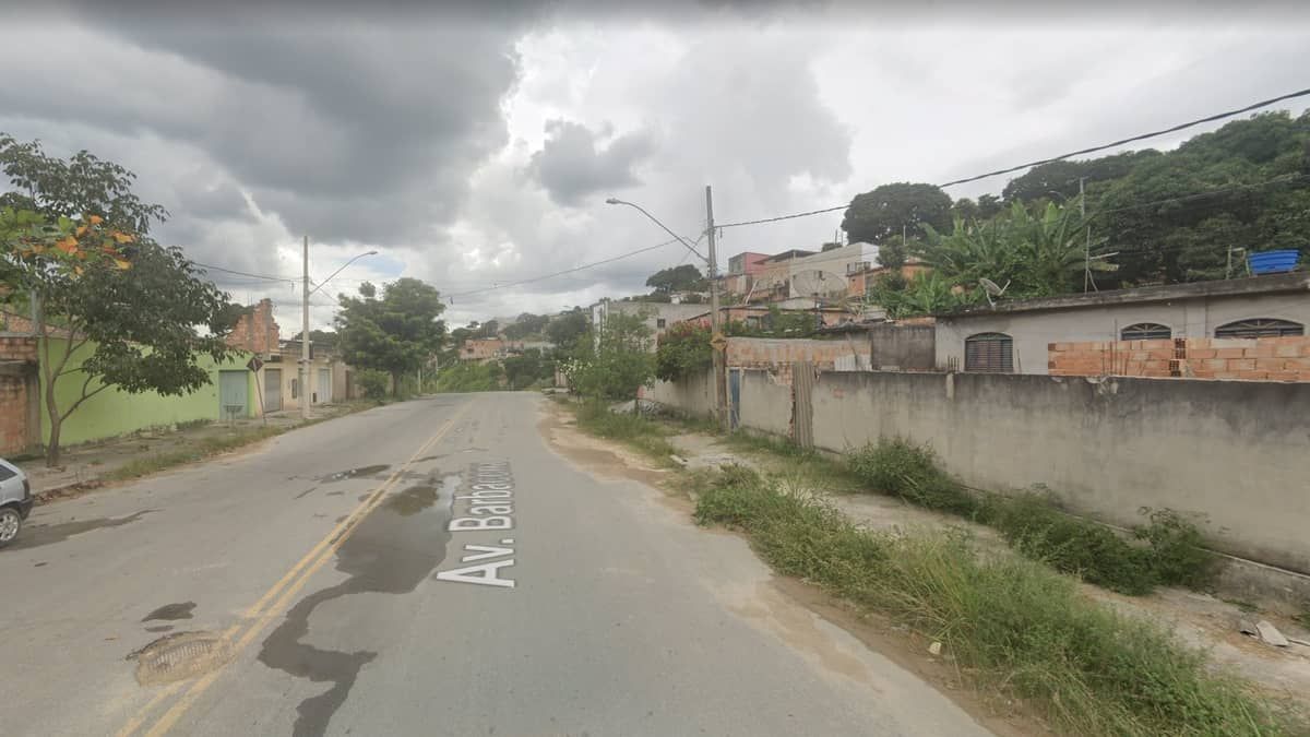 Homem é assassinado a tiros dentro de carro em Ibirité; polícia busca por informações
