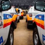 Homem se irrita com barulhos do pai e despeja óleo quente nele em Minas Gerais