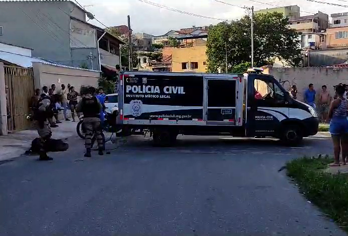 Homem mata ex-namorado de companheira a facadas e é preso na Grande BH