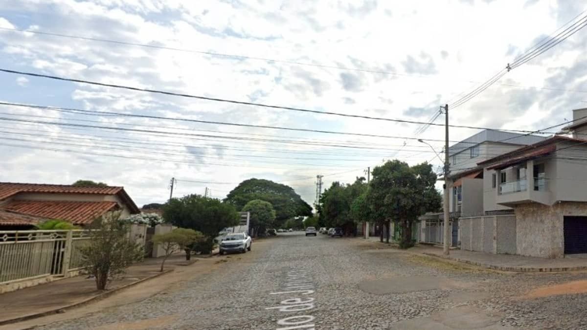 Suspeito de furto é perseguido e baleado por patrão de morador que teve a casa invadida em Minas