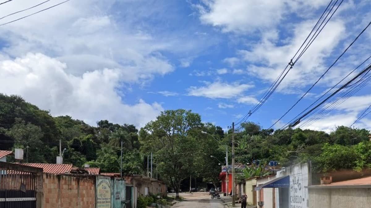 Homem é morto a tiros em Betim: suspeitos se apresentaram como policiais e tiraram foto da vítima 