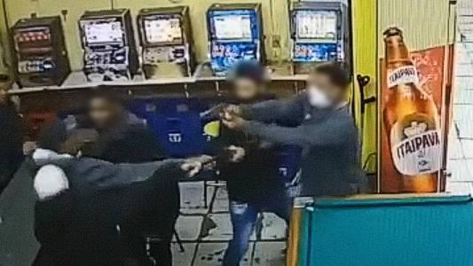Crime foi registrado por câmeras de segurança