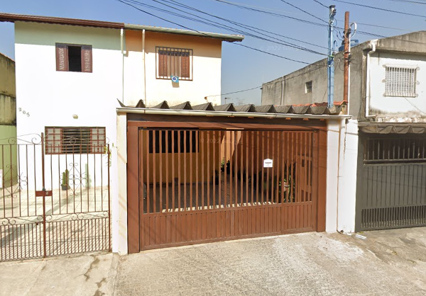Adolescente alega que foi chamado de 'vagabundo' e teve celular recolhido antes de matar pais e irmã adotivos