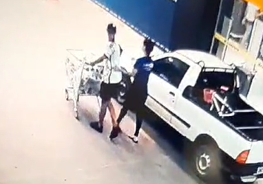 Homem é morto a tiros em estacionamento de supermercado em Manhuaçu