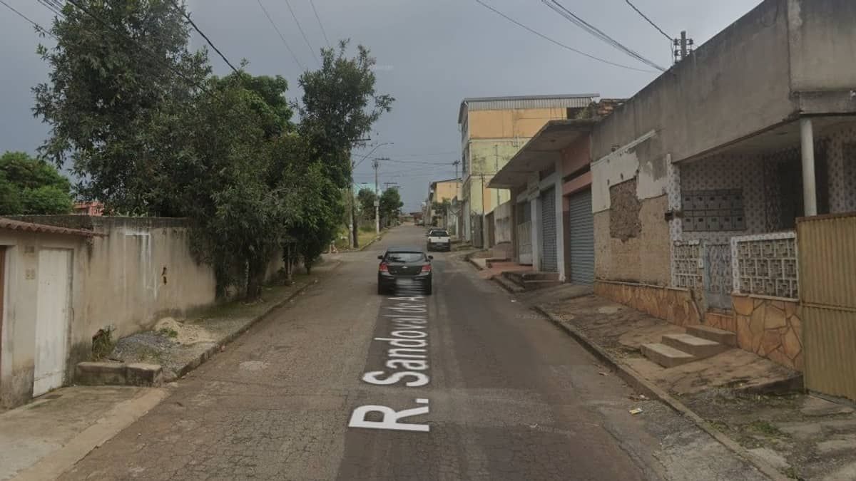 Homem é morto a tiros enquanto lavava carro na garagem de casa em Contagem 