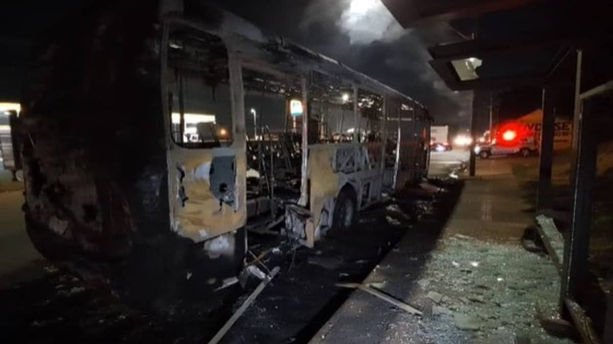 Trio que colocou fogo em ônibus em Contagem e deixou recado denunciando situação de presídio 