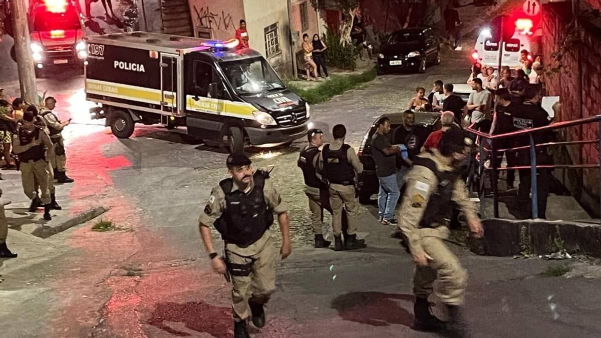 Suspeito de tomar arma de PM e matá-lo após briga de trânsito em BH tem histórico de violência contra a mulher 