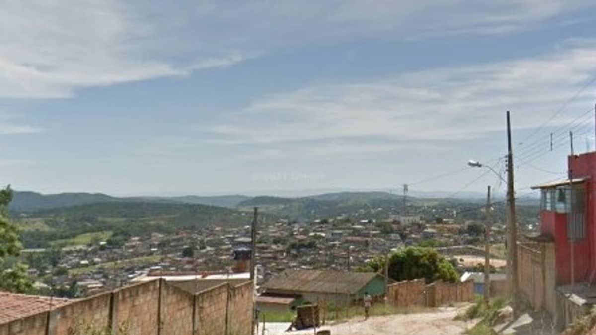 Homem foge de casa para escapar da morte, mas é assassinado na casa do vizinho na Grande BH 