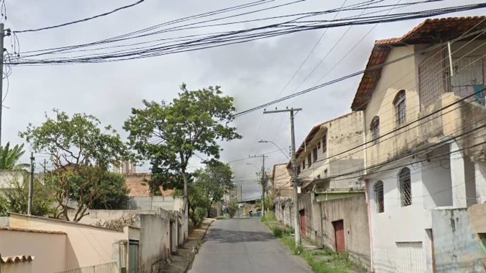 Homem é suspeito de colocar fogo na casa com mulher e filho dentro no bairro Caiçara, em BH 
