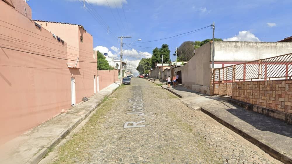 Homem é morto com tiro no rosto e corpo é encontrado por enteada na Grande BH