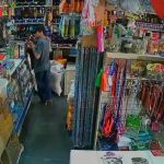 Vídeo: filha é suspeita de mandar assaltar casa de rações do pai em Sabará