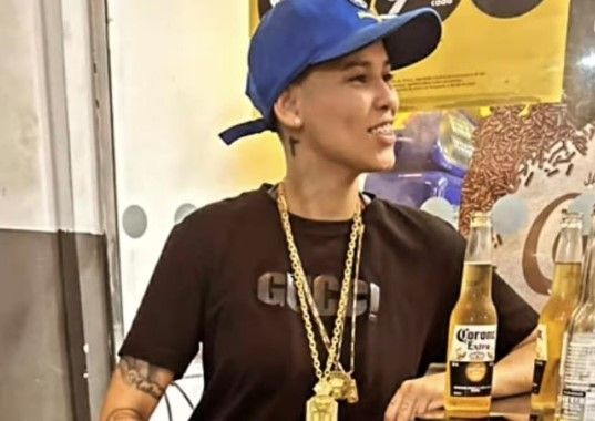 Jovem baleada em posto de combustíveis na Grande BH morre; segunda vítima segue internada