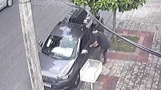 Criminoso furta veículo no barreiro, em BH, nesta terça-feira (28)