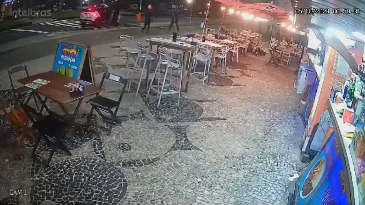 Criminosos atiraram pelo menos 20 vezes em médicos na Barra da Tijuca no Rio  