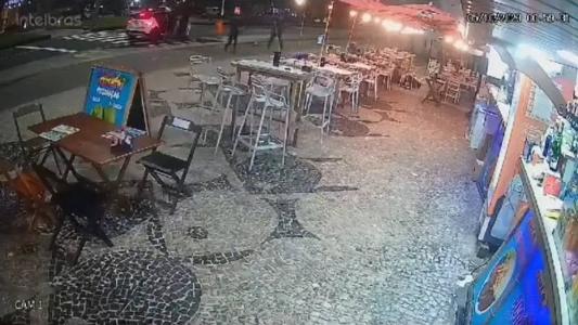 Criminosos atiraram pelo menos 20 vezes em médicos assassinados na Barra da Tijuca no Rio