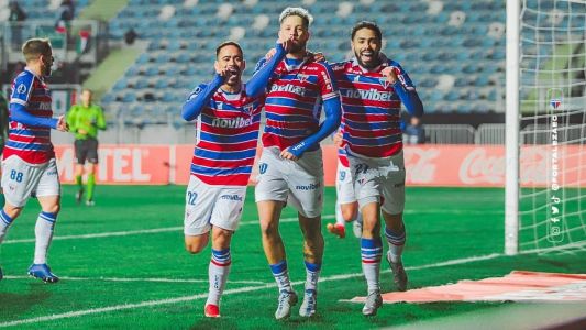 Crispim comemora gol do Fortaleza na vitória sobre o Palestino, no Chile