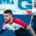 Meia se despede do Fortaleza e vai jogar no futebol da Tailândia