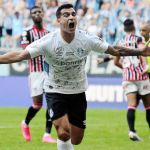 Grêmio vence São Paulo e entra no G4 do Brasileirão