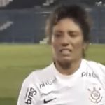 Santos multa Cristiane em 20% do salário por vestir camisa do Corinthians